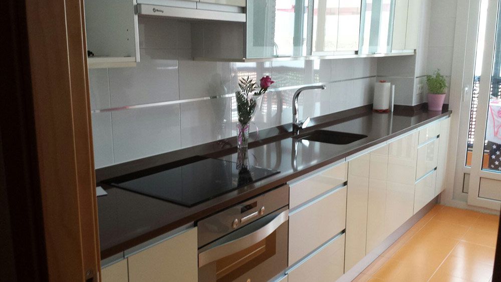 Cocina finalizada en color blanco